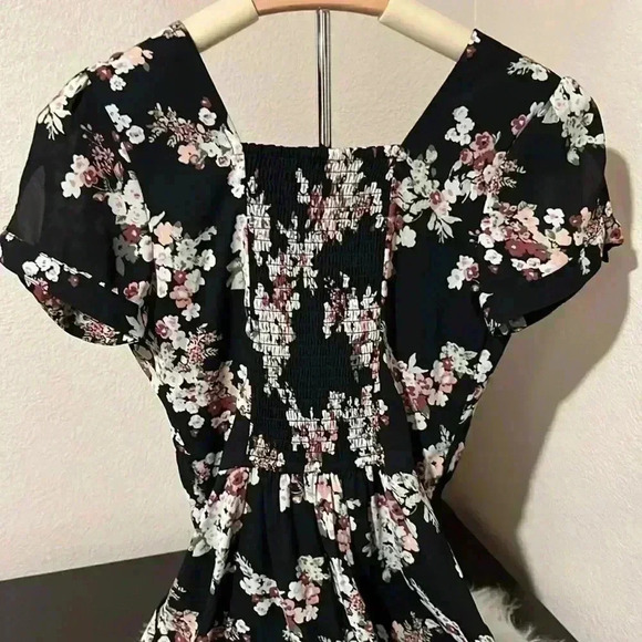 Abercrombie & Fitch floral V neck - Picture 5 of 5